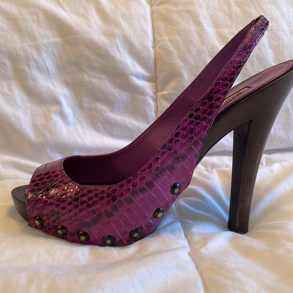 Manolo Blahnik purple snakeskin heels - Picture 5 of 9
